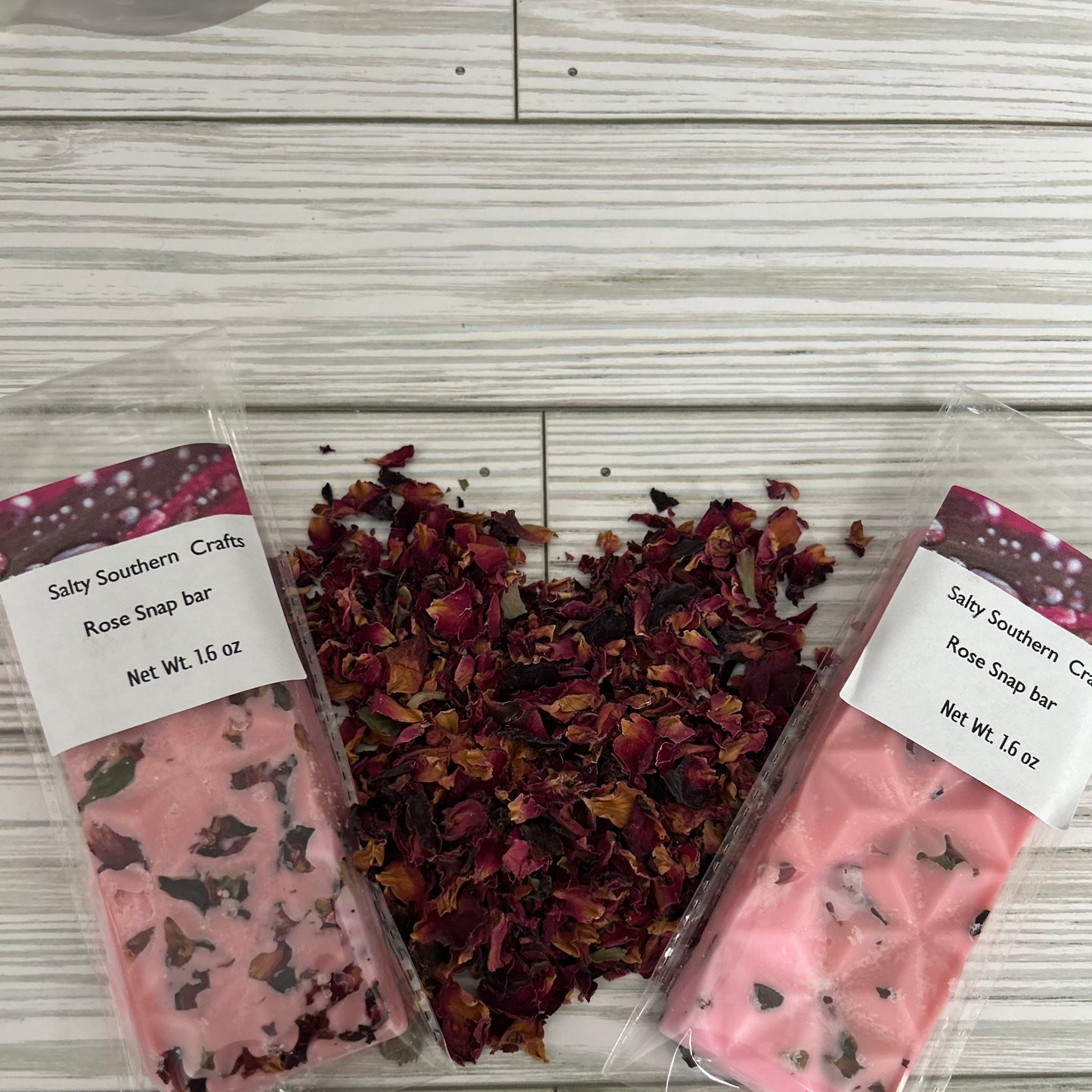 Soy wax melt rose scented with dried rose petals