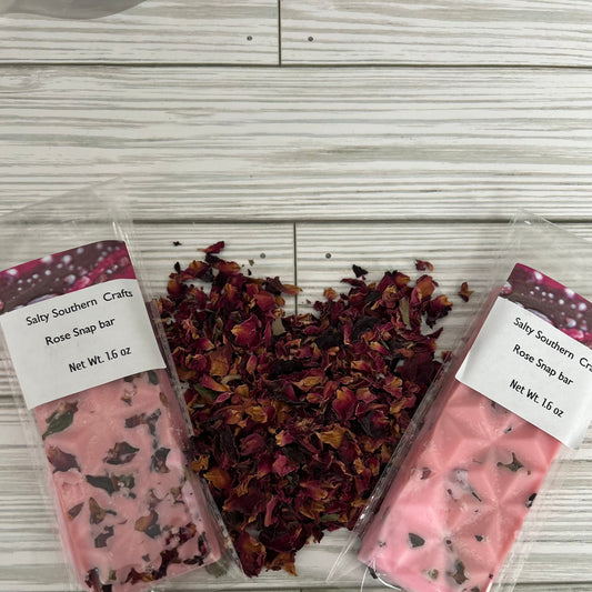Soy wax melt rose scented with dried rose petals