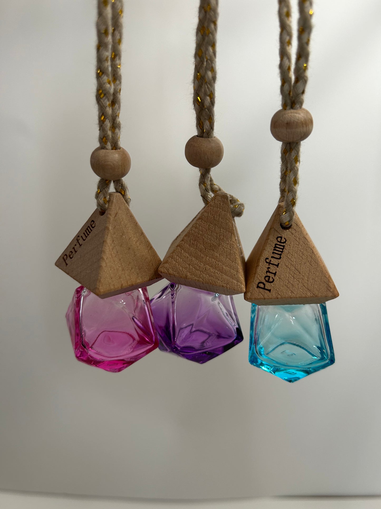 Refillable hanging car diffuser