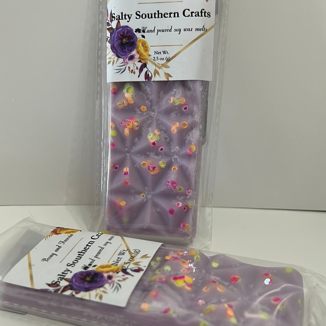 Soy wax melt scented in peony and freesia