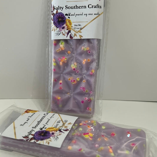 Soy wax melt scented in peony and freesia